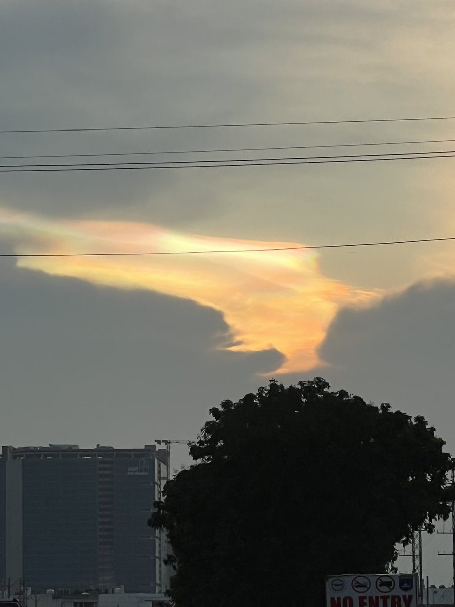 _SayeedaAfreen's tweet photo. Interesting colors over hyderabad 
@balaji25_t @HiHyderabad https://t.co/SjC4thdMHS