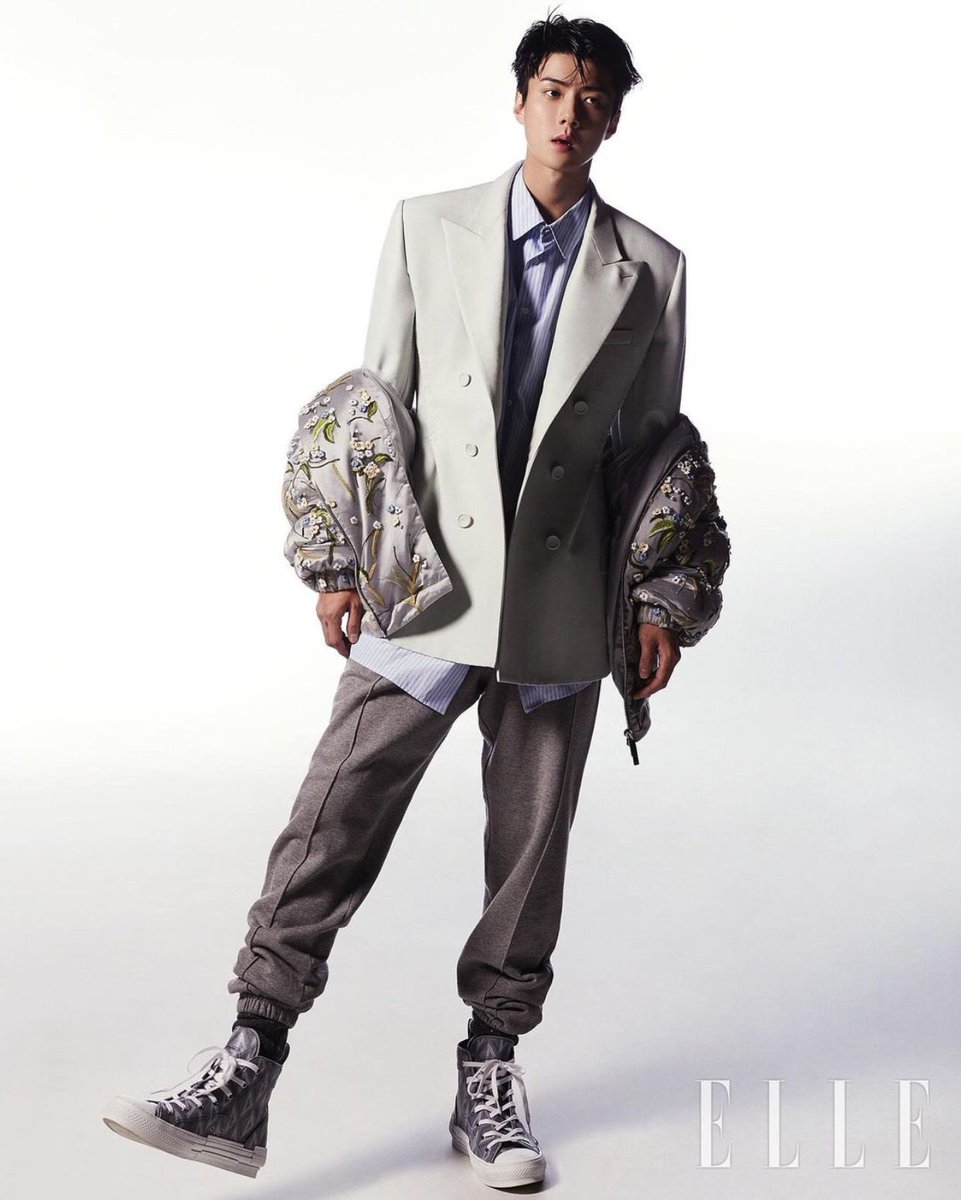 سيهون من EXO يبدو رائعًا في أحدث جلسة تصوير 🖤.