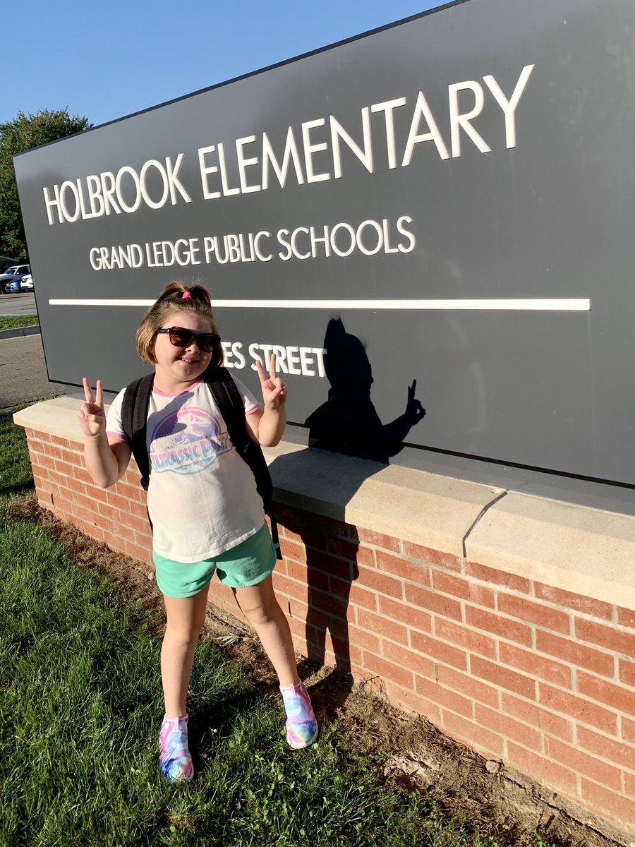 MichelleRahl's tweet photo. Super proud of our @GLPS_rightnow second grader!! To say she is excited is a slight understatement 😂 @RyanGardner82 Go Comets! https://t.co/j0kDb9CHiv