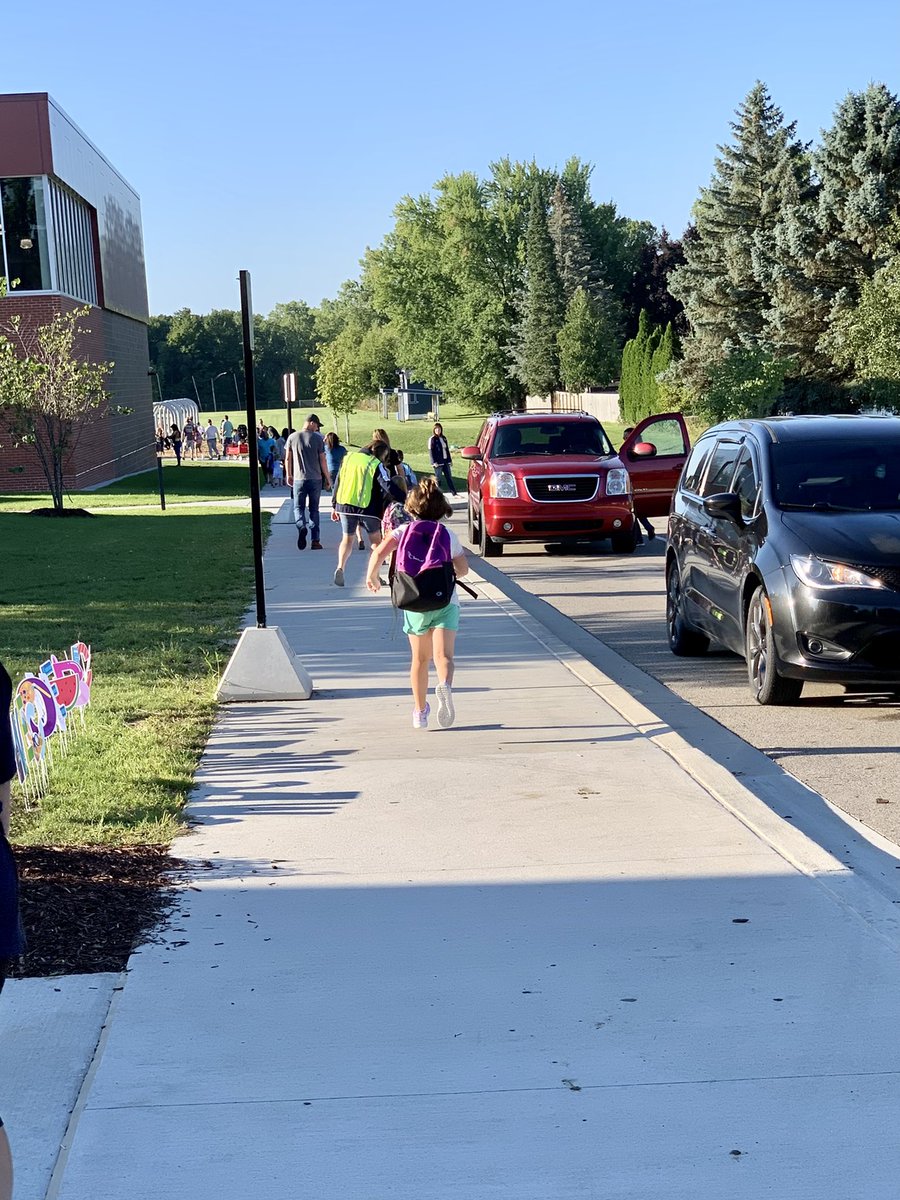 MichelleRahl's tweet photo. Super proud of our @GLPS_rightnow second grader!! To say she is excited is a slight understatement 😂 @RyanGardner82 Go Comets! https://t.co/j0kDb9CHiv