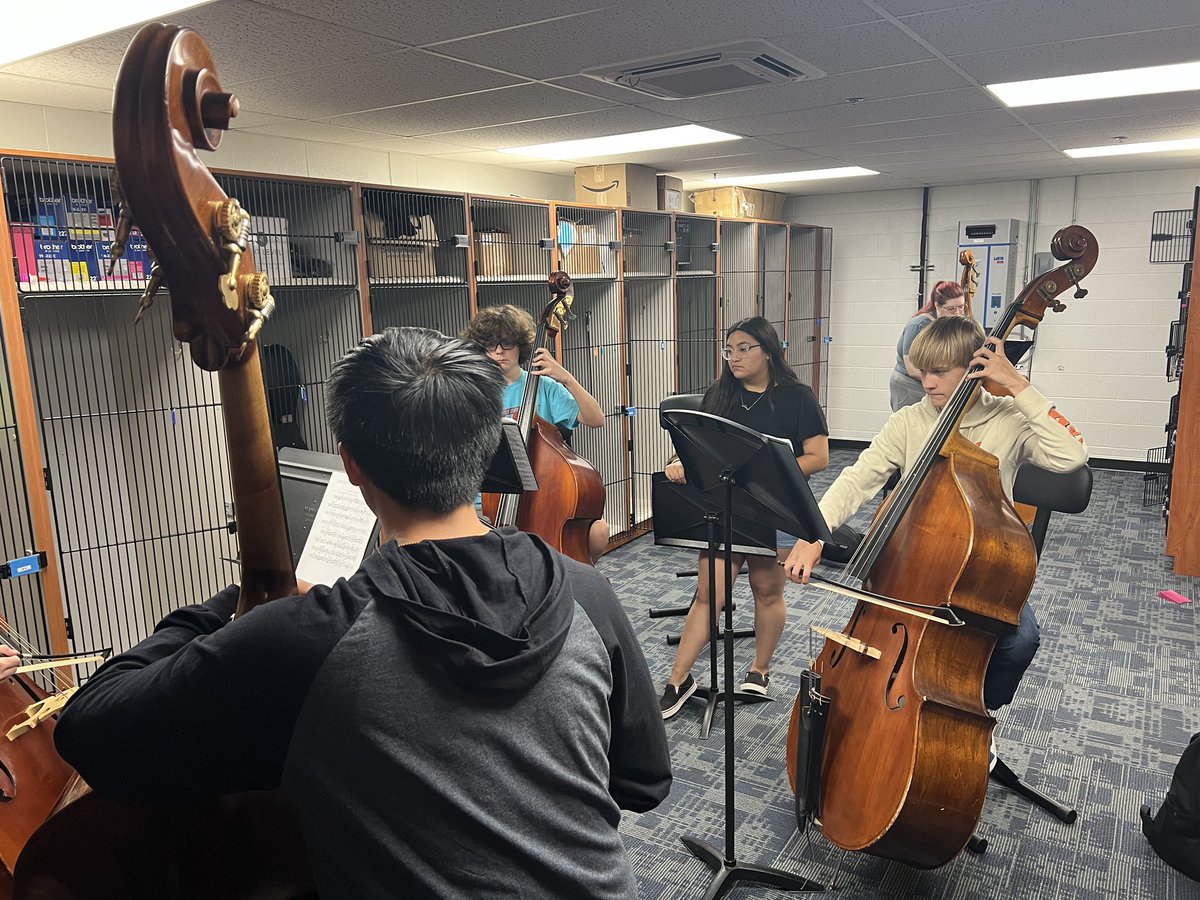 ClassenOrch's tweet photo. Success looks like hard work!  These kids are up and at ‘em early this morning. Way to go @ClassenSASOKC!  Shining bright as always! @OKCPS #findawaymakeaway #betterthannormal #noexcuses https://t.co/27fJHyP5Ne