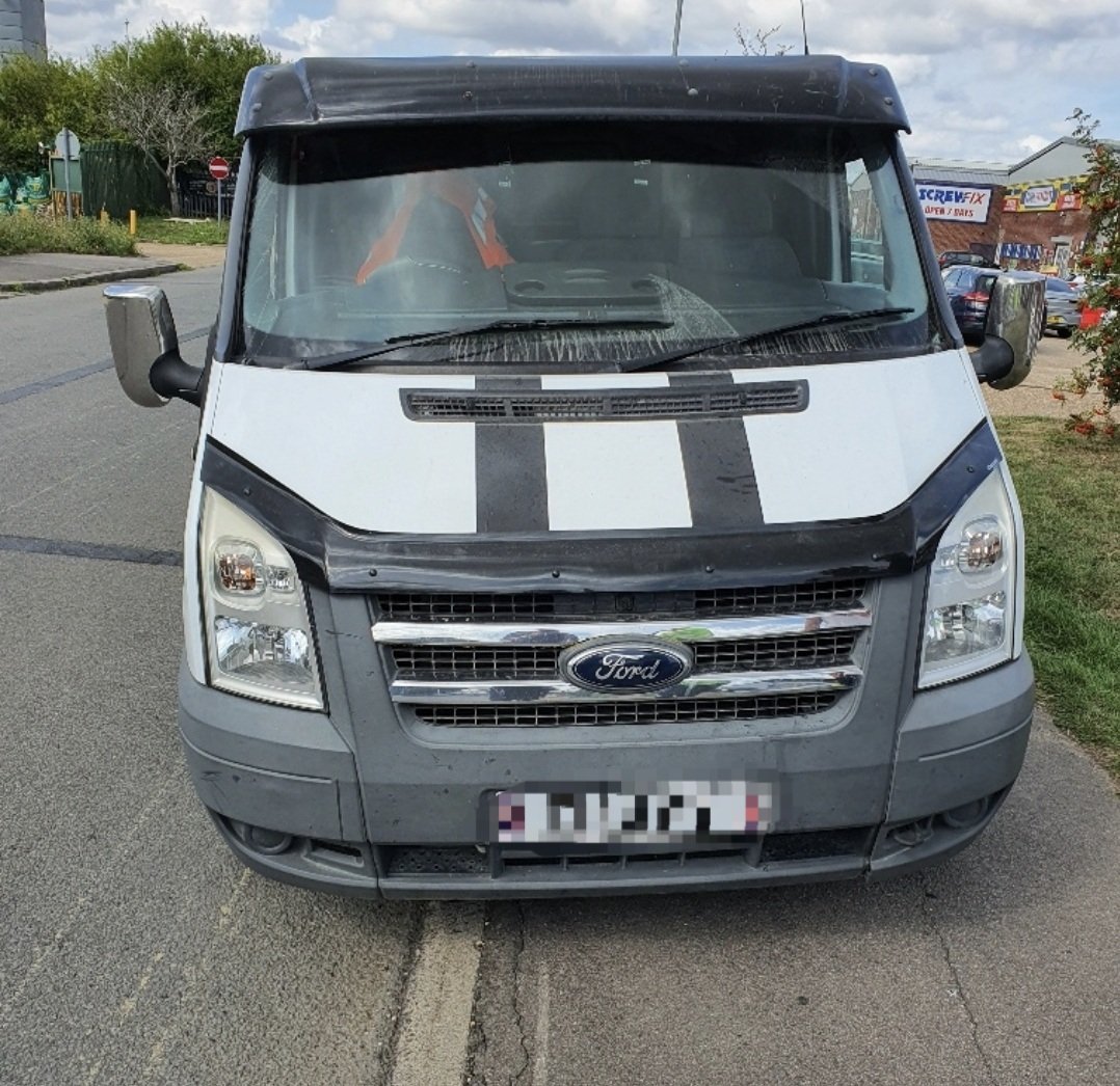 Today whilst conducting a series of vehicle stops around #Hailsham this van caught our eye.

Both owner & driver were only provisional licence holders and as such can expect a summons to court in the post shortly.

#RoadsPolicing
#SaferRoads
#OpDownsway

CL393