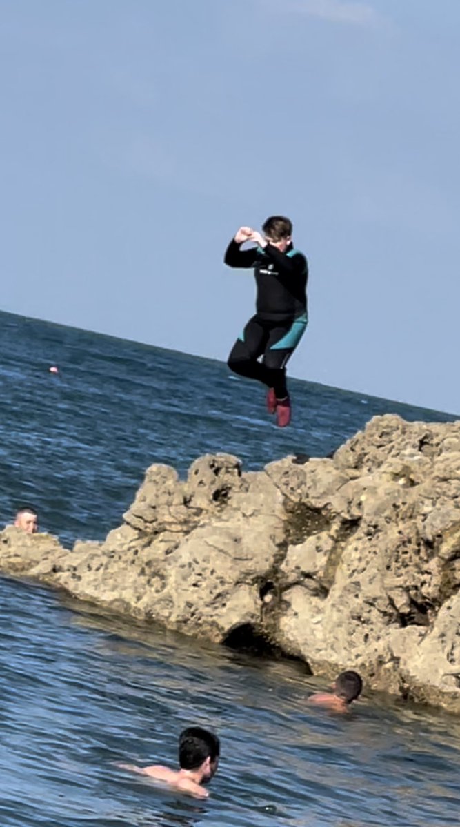joannetreacy77's tweet photo. Can’t beat jumping off the rocks into the sea 🌊 #notwatchinghim 🫣, body boarding and snorkelling 🤿 #fun2022 https://t.co/ay5djoJCVb