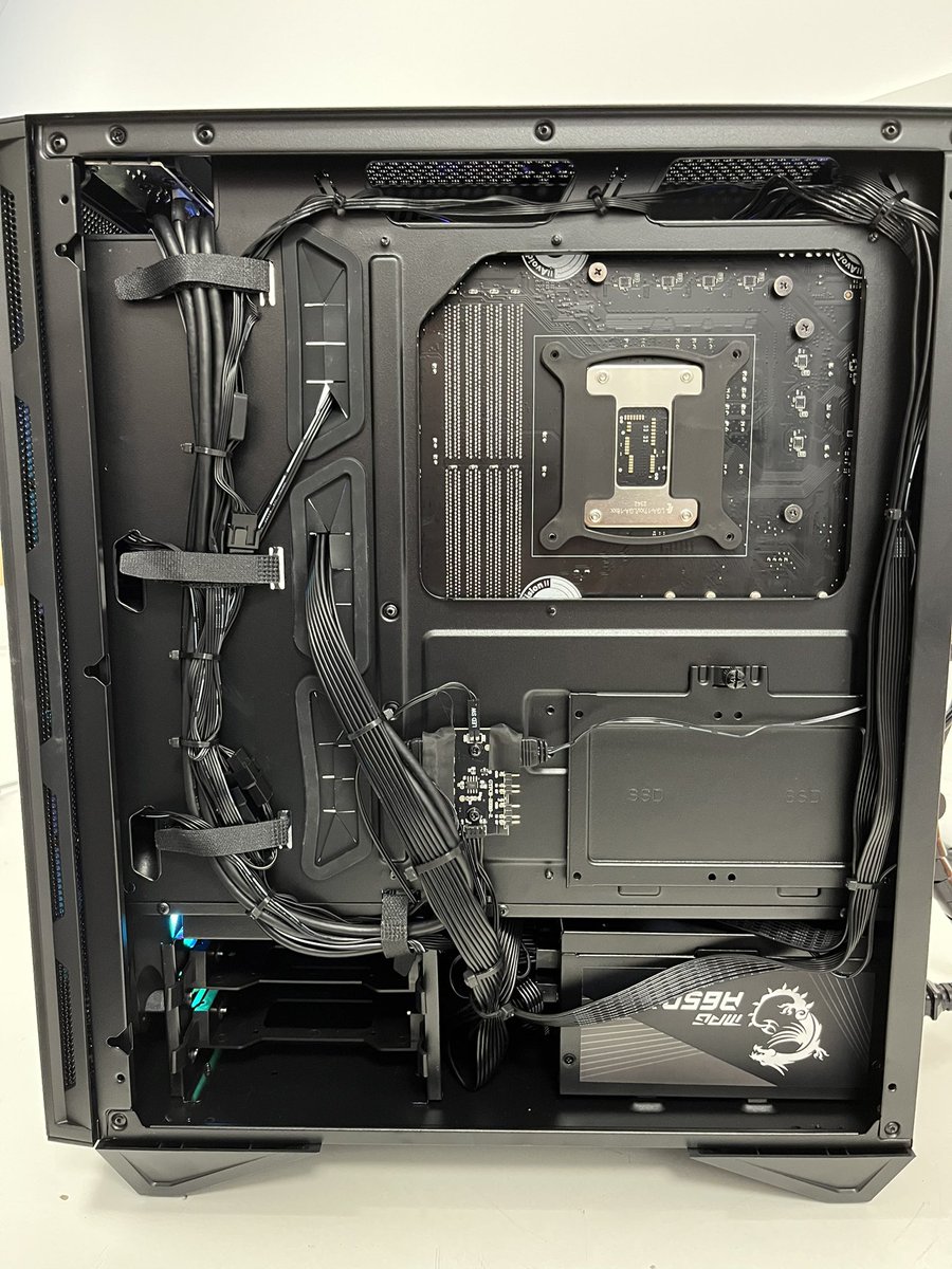 Retour du montage du jour 💪🏻

Aujourd’hui honneur à <a href="/msifrance/">MSI France</a> avec des composants de qualité !

Configuration en dessous 👇🏻