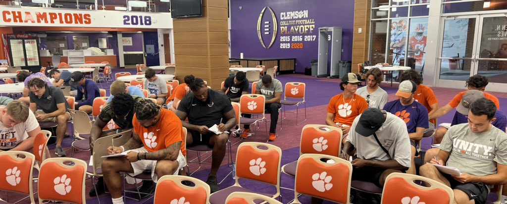 JeffOB_Ldrshp's tweet photo. Always thankful when they let the old-timer get a few reps😉. Proud of the @ClemsonTigers SA’s for leaning into conversations re: the power and impact of language.  Understanding these concepts is not easy and these groups were here for it!  @powerofhuddle @InstituteSSJ https://t.co/SSNdAdV32J