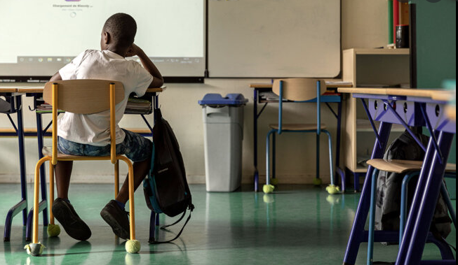 Demain, c'est la rentrée.
 
Jamais un gouvernement n'aura autant maltraité l'Éducation nationale. Les alertes et les urgences sont nombreuses, ça craque de partout.
 
Voilà ce qu'il se passe dans le Val-de-Marne et dans tout le pays ⤵️

[1/13]