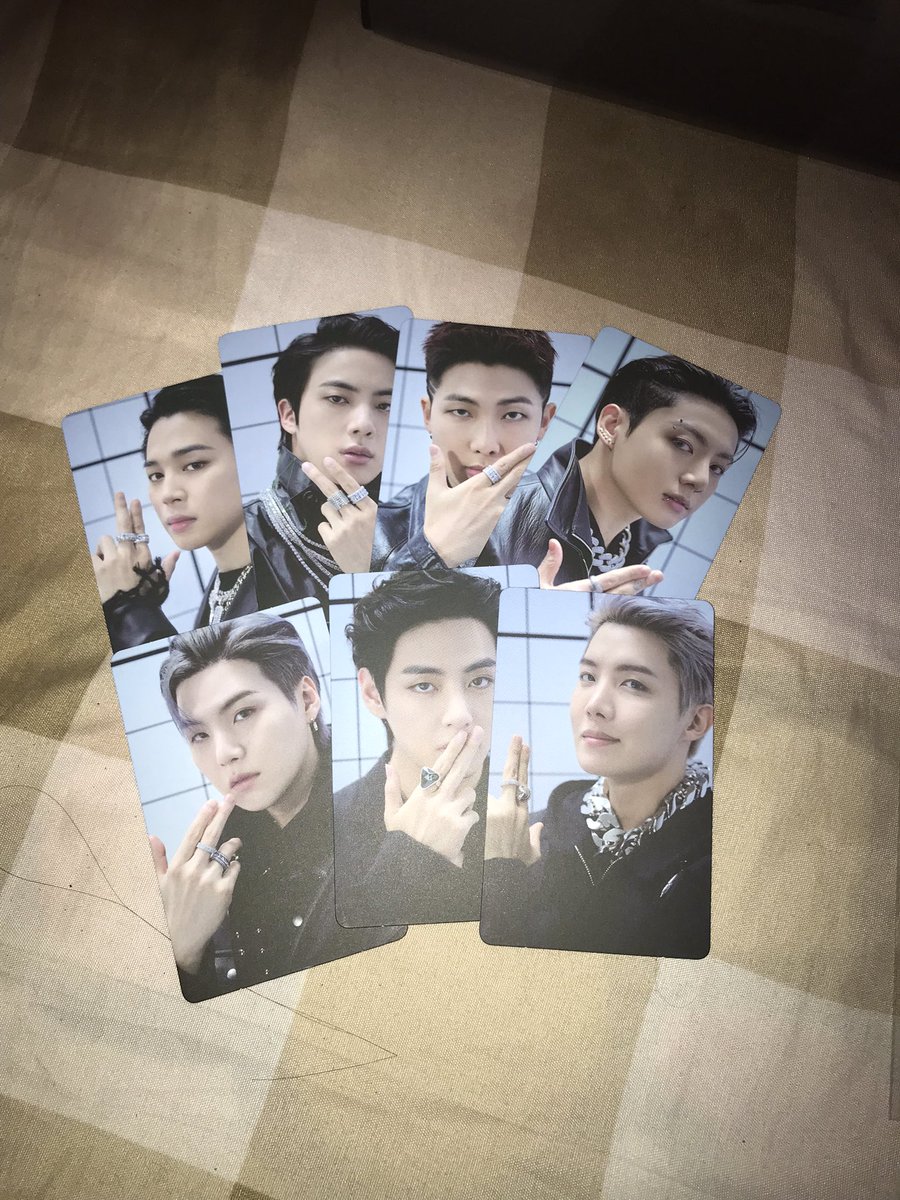 jeonjk19997's tweet photo. HALOO!!! 

aku mau ngadain Give Away kecil kecilan, karna besok Jungkook ultah🥰

Hadiahnya 
1. Album Only Standar Proof
2. Pc Standar set (ot7)
3. Pc Jimin dilan &amp; Yoongi persona
4. Pc Yoongi compact &amp; Jungkook memo’19
5. Top upSpay (3 orang nominal 50k perorang)

Rules 👇🏻 https://t.co/ck6RKXUsNw