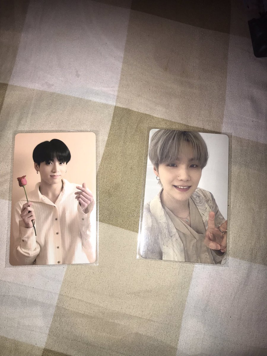jeonjk19997's tweet photo. HALOO!!! 

aku mau ngadain Give Away kecil kecilan, karna besok Jungkook ultah🥰

Hadiahnya 
1. Album Only Standar Proof
2. Pc Standar set (ot7)
3. Pc Jimin dilan &amp; Yoongi persona
4. Pc Yoongi compact &amp; Jungkook memo’19
5. Top upSpay (3 orang nominal 50k perorang)

Rules 👇🏻 https://t.co/ck6RKXUsNw