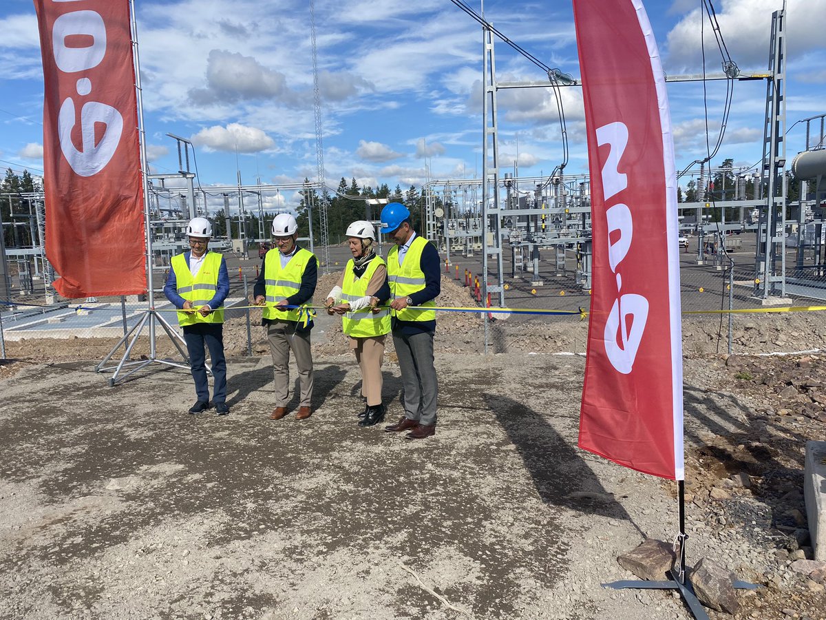 Martin Sjödahl (@sjodahlmartin) on Twitter photo Idag har Landshövding <a href="/MariaArnholm/">Maria Arnholm</a> invigt transformatorstation vid Tvinnesheda vindkraftpark i @UppvidingeK. Plats för 700 nya MW till elnätet i elområde 4. Bra investering! <a href="/EON_Nordic/">E.ON Sverige</a> <a href="/MiljoUtveckling/">Miljö & utveckling</a> @Vindkraft <a href="/Monicahaider/">Monica Haider</a> <a href="/Energi_mynd/">Energimyndigheten</a> @lst_kronoberg Idag har Landshövding <a href="/MariaArnholm/">Maria Arnholm</a> invigt transformatorstation vid Tvinnesheda vindkraftpark i @UppvidingeK. Plats för 700 nya MW till elnätet i elområde 4. Bra investering! <a href="/EON_Nordic/">E.ON Sverige</a> <a href="/MiljoUtveckling/">Miljö & utveckling</a> @Vindkraft <a href="/Monicahaider/">Monica Haider</a> <a href="/Energi_mynd/">Energimyndigheten</a> @lst_kronoberg