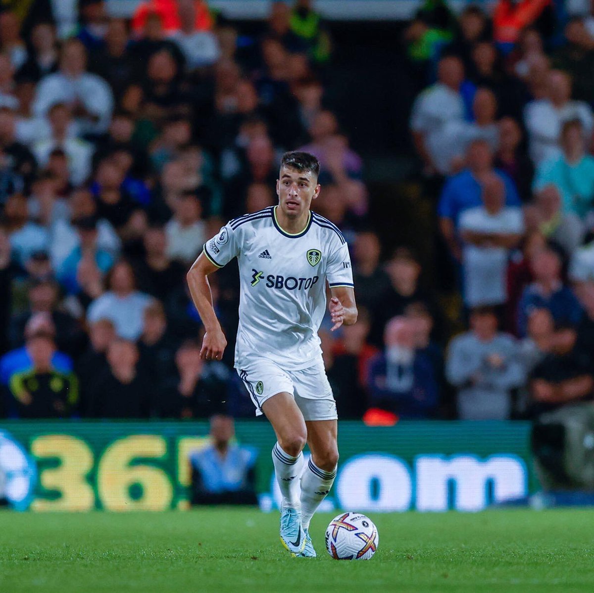 We will keep pushing. Thank you fans, you are amazing. Focus on the next game @LUFC #MOT
