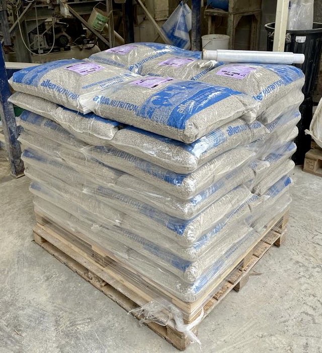 Our unique High Phos Buffer Pellets freshly made! 
Pelleted minerals allow for easy feeding of palatable minerals while maintaining a low feed rate.