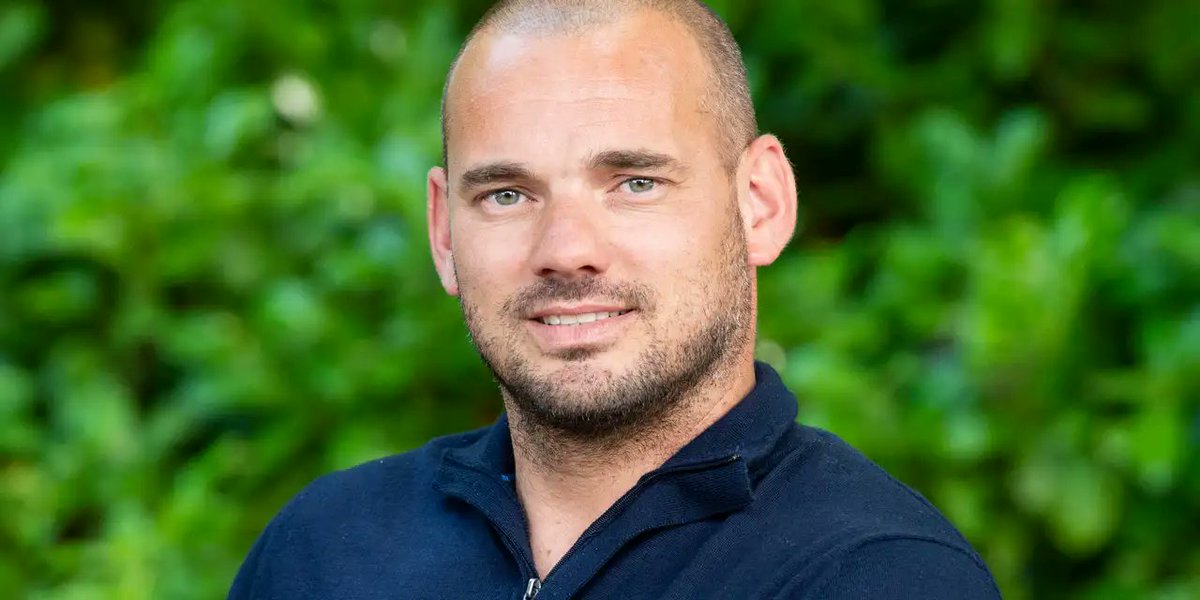 LeenCallender's tweet photo. Ik vind #WesleySneijder een betere voetbalanalist dan de #Staatsanalisten #VanderVaart & #Hooidonk. Wesley heeft een beter stemgeluid kan beter analyseren en kon ook beter voetballen. #studiovoetbal #NPO1 #RTL5 #RTL6 #RTL7 #Rondo #studiosport #voetbalpraat #vandaaginside #Lidl https://t.co/OhXRRv8HUG