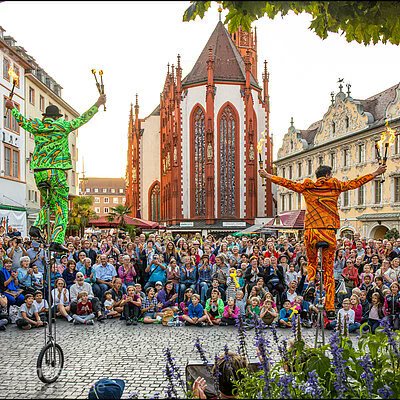 VisitFranconia's tweet photo. Vom 9. bis 11. September 2022 feiert #Würzburg sein „Stramu“ und damit Europas größtes bühnenfreies #Festival für #Straßenmusik und #Straßenkunst.
#VisitFranconia #Franken #Kunst #Kultur #Musik #Erlebnis #Stramu #Genuss
https://t.co/Qa4RXofS4Q https://t.co/bumz4ZTWRF