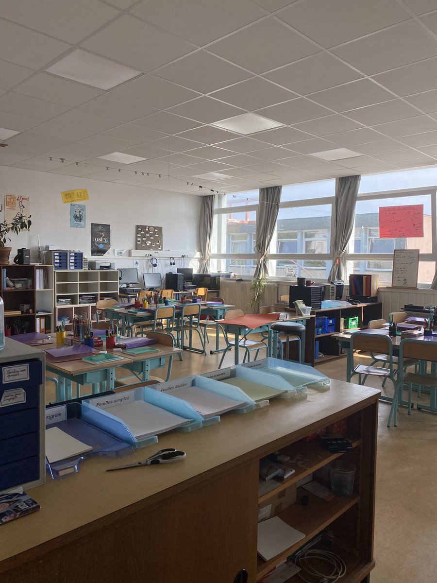 VilleSaintMalo's tweet photo. JOURNÉE DE PRÉ-RENTRÉE ! 🏫🖍

Ce dernier jour du mois d’août, le maire @gilleslurton et le conseil municipal rendaient visite aux équipes enseignantes en préparation dans les écoles pour leur souhaiter une bonne rentrée !

L’excitation se fait sentir dans les salles de classes! https://t.co/d2Ix8a2JP3