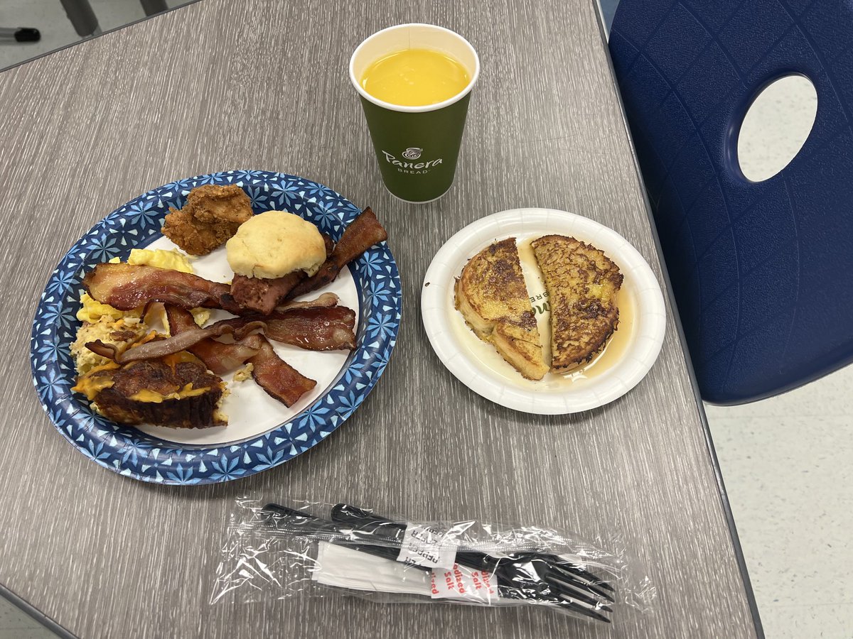 roberta_branch's tweet photo. NSES Welcome Back Breakfast! Loving it! https://t.co/dwPYSc8fWg