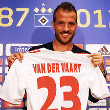 LeenCallender's tweet photo. Ik vind #WesleySneijder een betere voetbalanalist dan de #Staatsanalisten #VanderVaart & #Hooidonk. Wesley heeft een beter stemgeluid kan beter analyseren en kon ook beter voetballen. #studiovoetbal #NPO1 #RTL5 #RTL6 #RTL7 #Rondo #studiosport #voetbalpraat #vandaaginside #Lidl https://t.co/OhXRRv8HUG