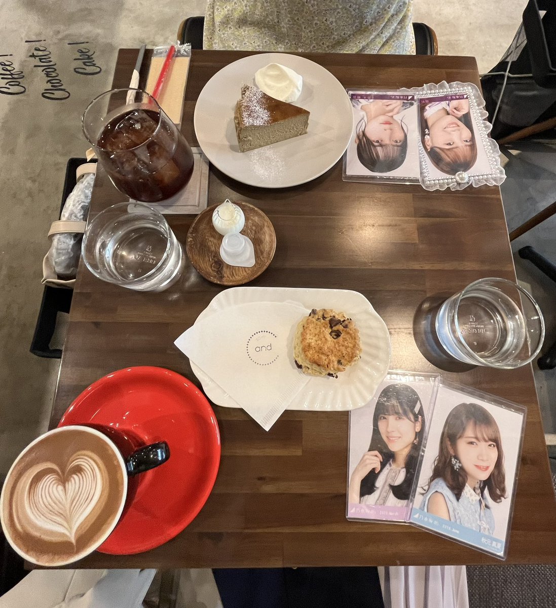 mr____46's tweet photo. そしてチケット取ってくれて2日間一緒に参戦してくれたしおりちゃん、本当にありがとう〜〜❕🥲
しおりちゃんのおかげで素敵な経験をすることができました（；＿；）とっても感謝です😭
またライブ行こうね🎶

@asukyons_46 🤍 https://t.co/kiJFv1PFlr