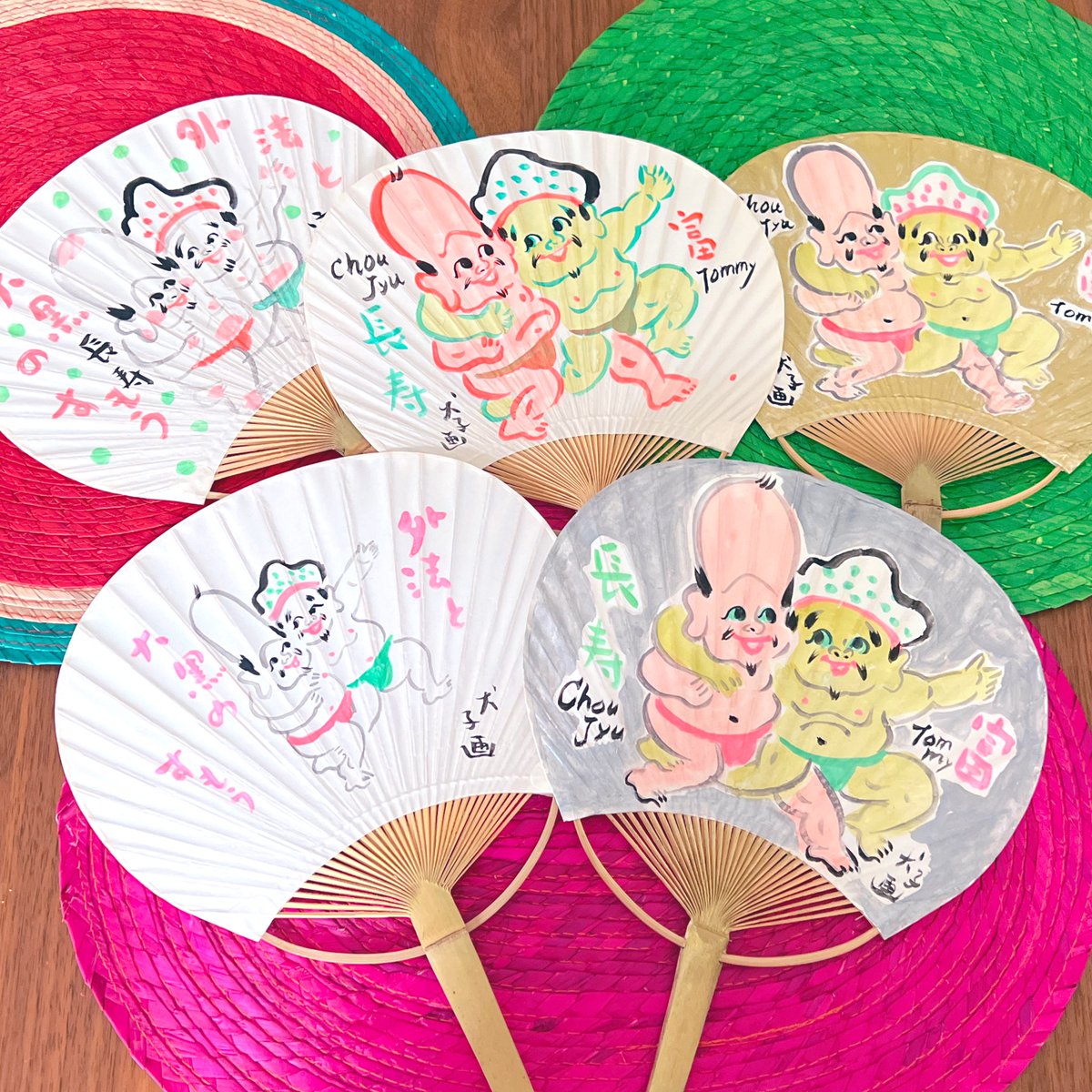 inunco's tweet photo. 金沢コラボンさんにて「出稽古 コラボン巡業！」展に団扇絵出品して��ります。
6月に西荻アトリエすゞ途にて開催された「でげいこ・西荻部屋展」の巡業です。
地元作家力士さんもどすこいです🤚
#collabon https://t.co/jdT8o3UAnh