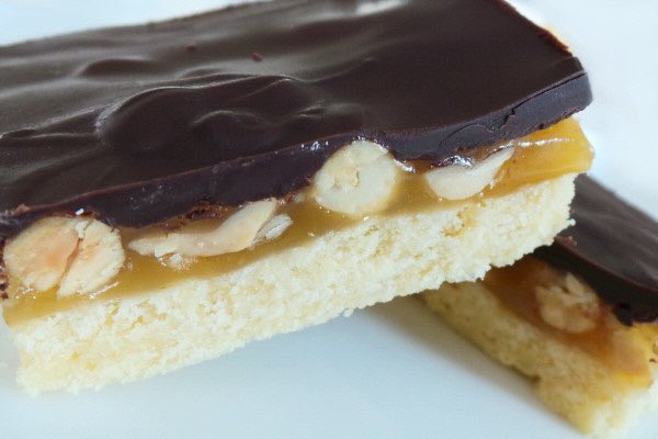 Fresh delivery of The Vegan Cakery treats arrived at the wonderful <a href="/cafembriki/">Cafe Mbriki</a> in #Leicester city centre earlier…you know where to be!

Bakewell Tart, Battenberg, Mille-Feuille, Peanut Millionaire’s, ‘Cream’ Horns, Lemon Gateau and MORE! 

10 Carts Lane 💚