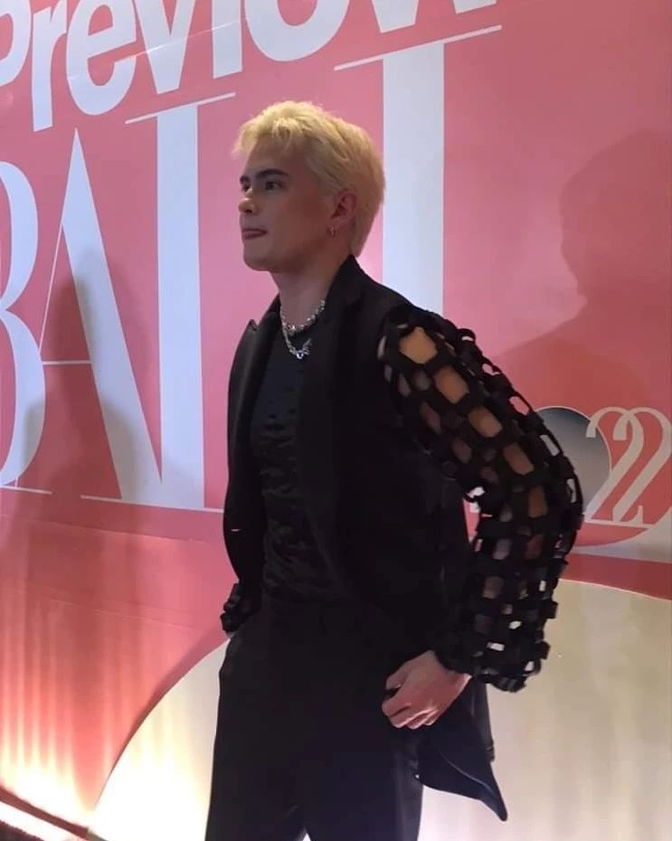 JamesReidRoyals's tweet photo. LOOK: #JamesReid looking hot with his blonde hair as he attends the #PreviewBall2022 tonight. 

©️pushalerts

JAMES REID And CARELESS 
#PreviewBall2022 https://t.co/ZdbIqsk2bk