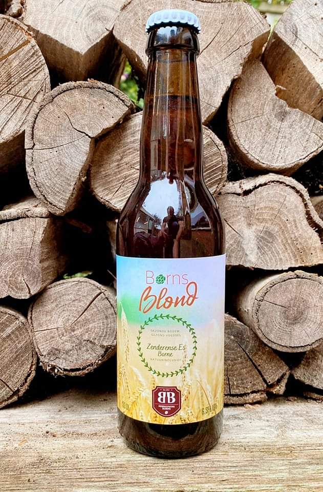 Het Borns Blond Bier is exclusief verkrijgbaar bij de Landgoedwinkel van Twickel. Het bier is gebrouwen van de natuurinclusief geteelde gerst van de Zenderense Es in Borne door Marcel Bergman van Bierbrouwerij Borne.
#twickel #streekproduct #korteketen #natuurinclusief 
#twente
