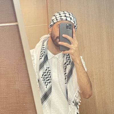 OgluIssa's tweet photo. على هذه الأرض سيدةُ الأرض، أم البدايات أم النهايات، كانت تسمى فلسطين، صارتْ تسمى فلسطين https://t.co/HPXXtmV7Qo