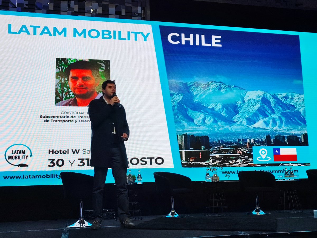 rolanalvarez's tweet image. #latamMobility #Santiago Subsecretario @cristpineda conversando sobre los 4 ejes prioritarios de la gestión del gobierno en #Movilidad.  #Transportepúblico #MovilidadActiva #SeguridadVial y #PolíticaFerroviaria @mueveteCL @LataMobility