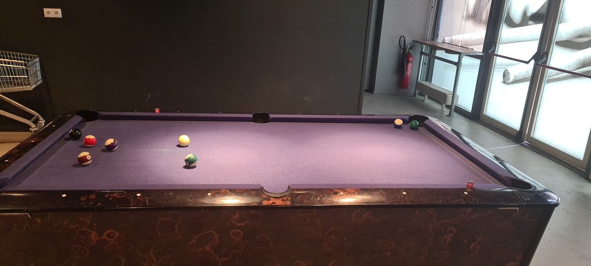 RemcoRuiter2's tweet photo. Bijna gewonnen #poolen #vakantie #heerlijkgenieten https://t.co/1BCaAkdUYf