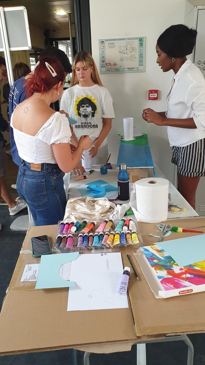ESSECKlab's tweet photo. #iMaginationWeek Prototyping workshop currently taking place. It's facilitated by #Klab team members 🖍💡📦📏 

cc @iMaginationCtr https://t.co/BV65nOLzne