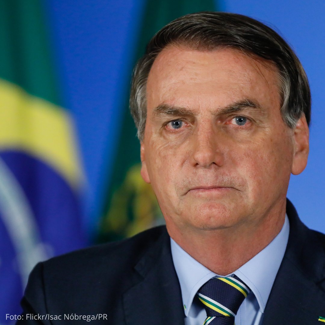 An investigation carried out by @UOLNoticias in Brazil and published yesterday, revealed that almost half of the Bolsonaro clan's real estate assets were purchased IN CASH. Is this dodgy?🤔 Here's some context⬇️🧵