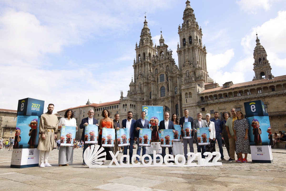 Un #CamiñoEscenaNorte máis expansivo procura o sorriso do público nas 38 sedes neste 2022.😁 📷Presentamos en #Compostela a nosa cuarta edición, cuxa programación oficial terá lugar do 10 de setembro ao 9 de outubro. 💻bit.ly/CEN2022-presen… + no fío⬇️