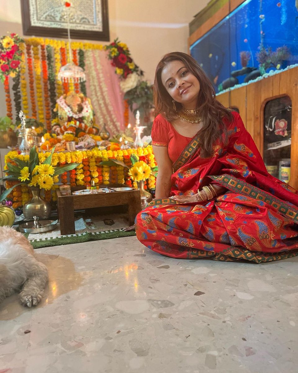 Devoleena_23's tweet photo. #GanpatiBappaMorya #ganeshchaturthi2022 #ganeshchaturthi #DevoleenaBhattacharjee https://t.co/bsJqiXsjTP