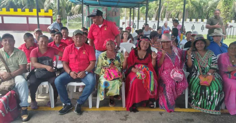 YIMMYSPSUVWAYUU's tweet photo. Seguimos trabajando junto a los líderes y líderesa indigena del pueblo Bari y wayuu para organizar el gran despliegue del @PartidoPSUV.

@NicolasMaduro @dcabellor @JacquelinePSUV @SOMOSMIUVEN https://t.co/jBhSozRR6K