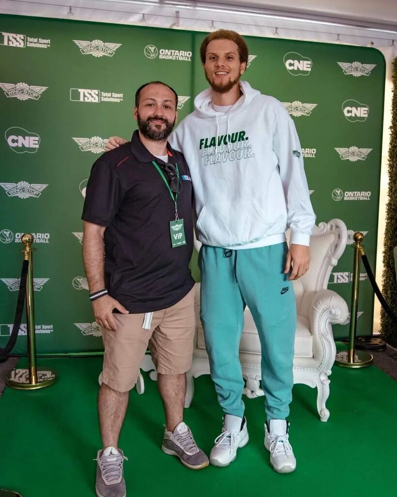 IanLintott's tweet photo. @malachiflynn with @totalsportsolutions' @momoeh7 at the CNE for the @obabball tournament x @wingstopcanada 

What an incredible event! 👏 

#FamilyFriendsSports 
#TotalSportSolutions ✔️ https://t.co/WZu612e9mh https://t.co/er1BnAvdkB