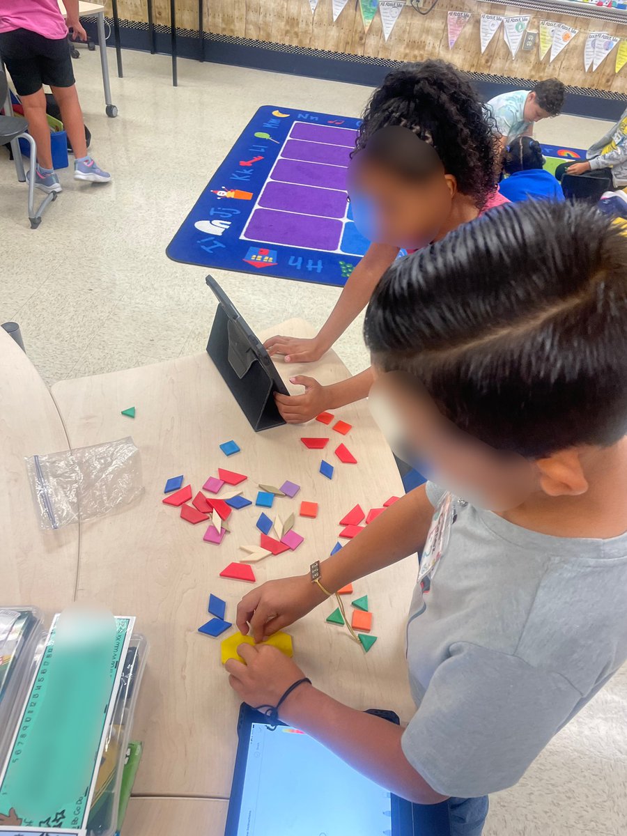dhernandez1990's tweet photo. Working with 2D shapes🟦🟣🟩🟢🟨🟡#firstgrade @BretHarteSchool https://t.co/ynsY1bSEzY