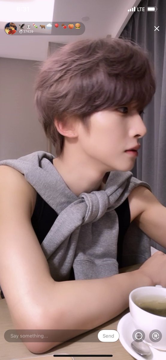 onlyForLiuyu's tweet image. His side profile 😭