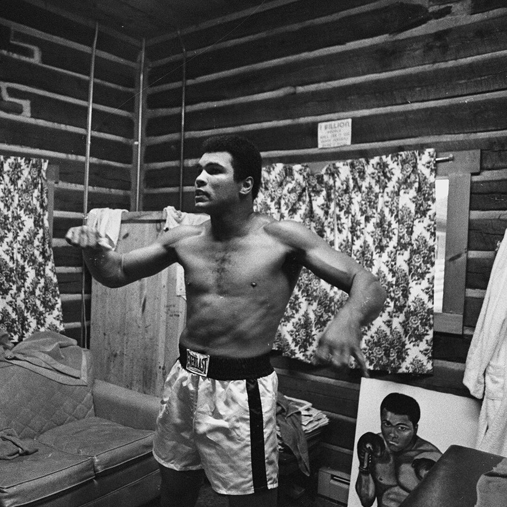 MuhammadAli's tweet image. Muhammad Ali believed in treating others equally and respectfully, no matter their race or social status. While he sometimes faced adversity, he always made an effort to appreciate and honor people. 

#MuhammadAli #6CorePrinciples #Respect #Honor