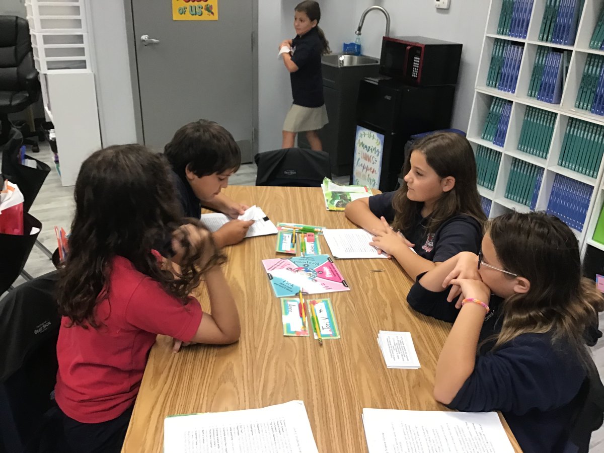 AAOTAS's tweet photo. 4th grade doing Fan and Pick to review for science @KaganOnline #kagancooperativelearning #kaganmodelschool #fannpick https://t.co/HOaEDsYxAW
