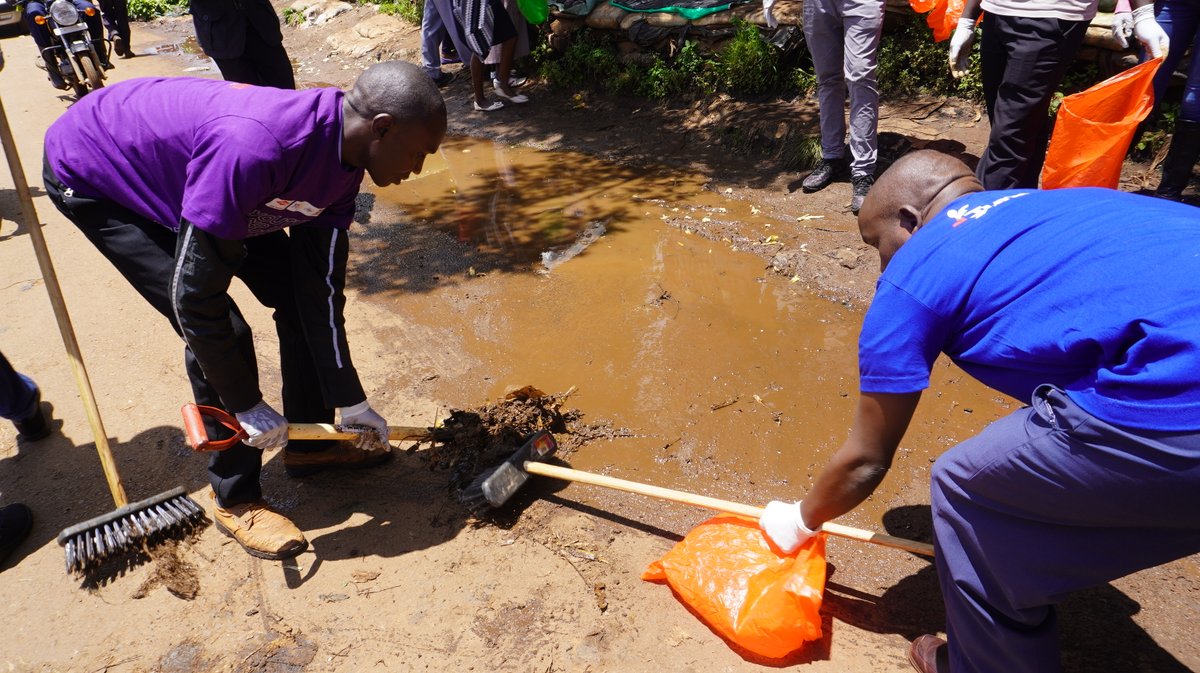 elfafrica1's tweet photo. After all, cleanliness is next to godliness.
Pamoja na @youthdayofservice @leapafrica na @dow_official
Hongera kwa kazi safi Viongozi!
#elfafricaimpact #elfat10 #beyond10 #youthdayofservice2022 #YouthfulandUseful #youthday2022 #YDOS2022 https://t.co/t7DBrrSbOI