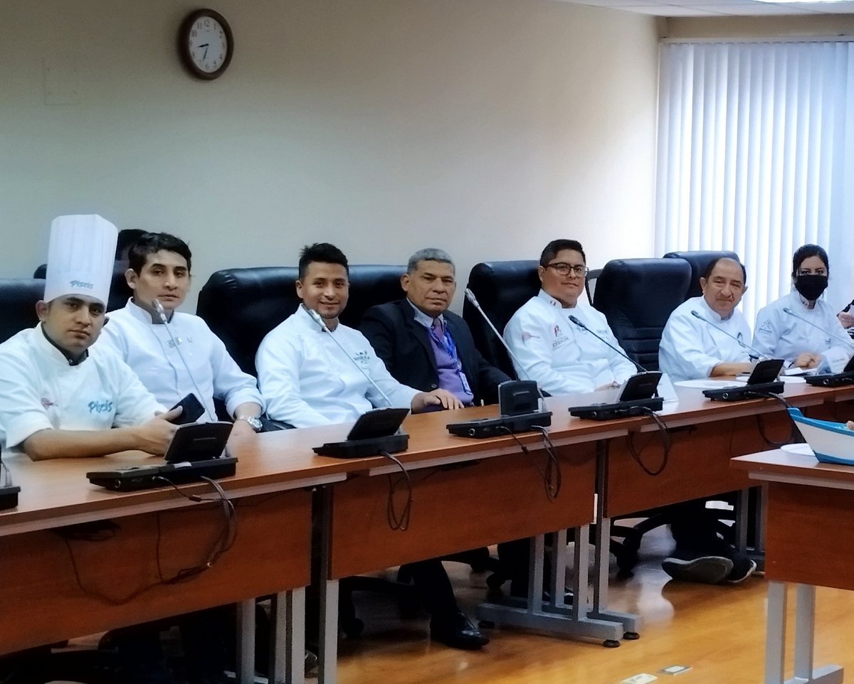 Armapoficial's tweet photo. Junta directiva de ARMAP presente en la mesa de trabajo en la comisión de Comercio Exterior y Turismo del congreso de la República. https://t.co/sbwovyEczU