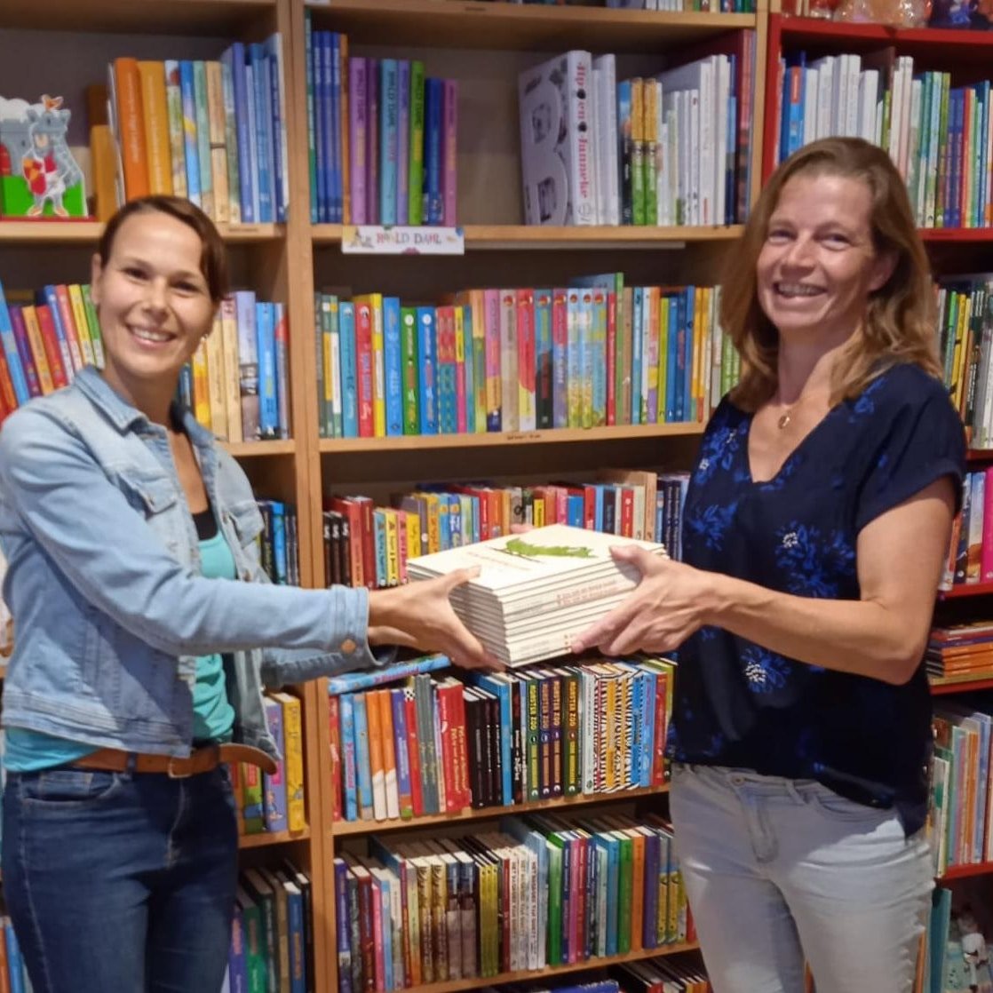 VoorleesExpress Zoetermeer mocht dit jaar opnieuw via de actie #geefeenprentenboekcadeau mooie boeken ontvangen van @silvesterkinderenjeugdboeken!! Dit keer krijgen deelnemende gezinnen het boek: "Ik zou wel een kindje lusten"! <a href="/voorleesexpress/">VoorleesExpress</a> @stichtingpiezo