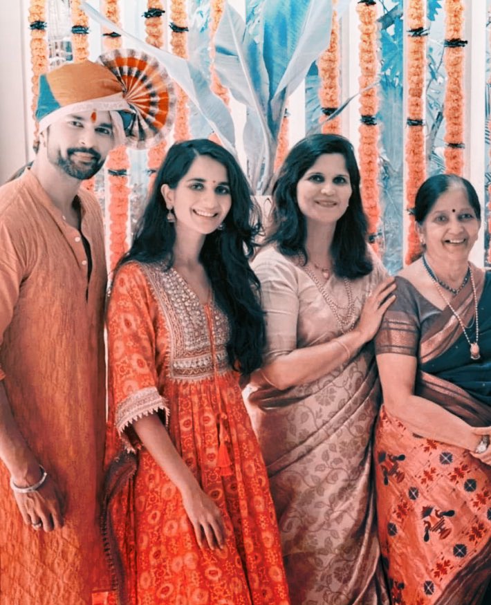 hourlyraqa's tweet photo. wholesome is an understatement. <3 

#RaqeshBapat @sheetal_bapat https://t.co/qkDD3mHQBA