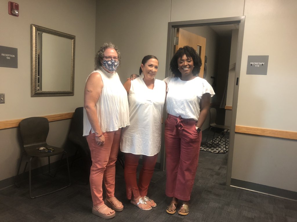 AmyReed74's tweet photo. Let twinning at work begin! @mccloudfisd @reneetaylor @ClarkMSCougars https://t.co/jdRv5qBzDl