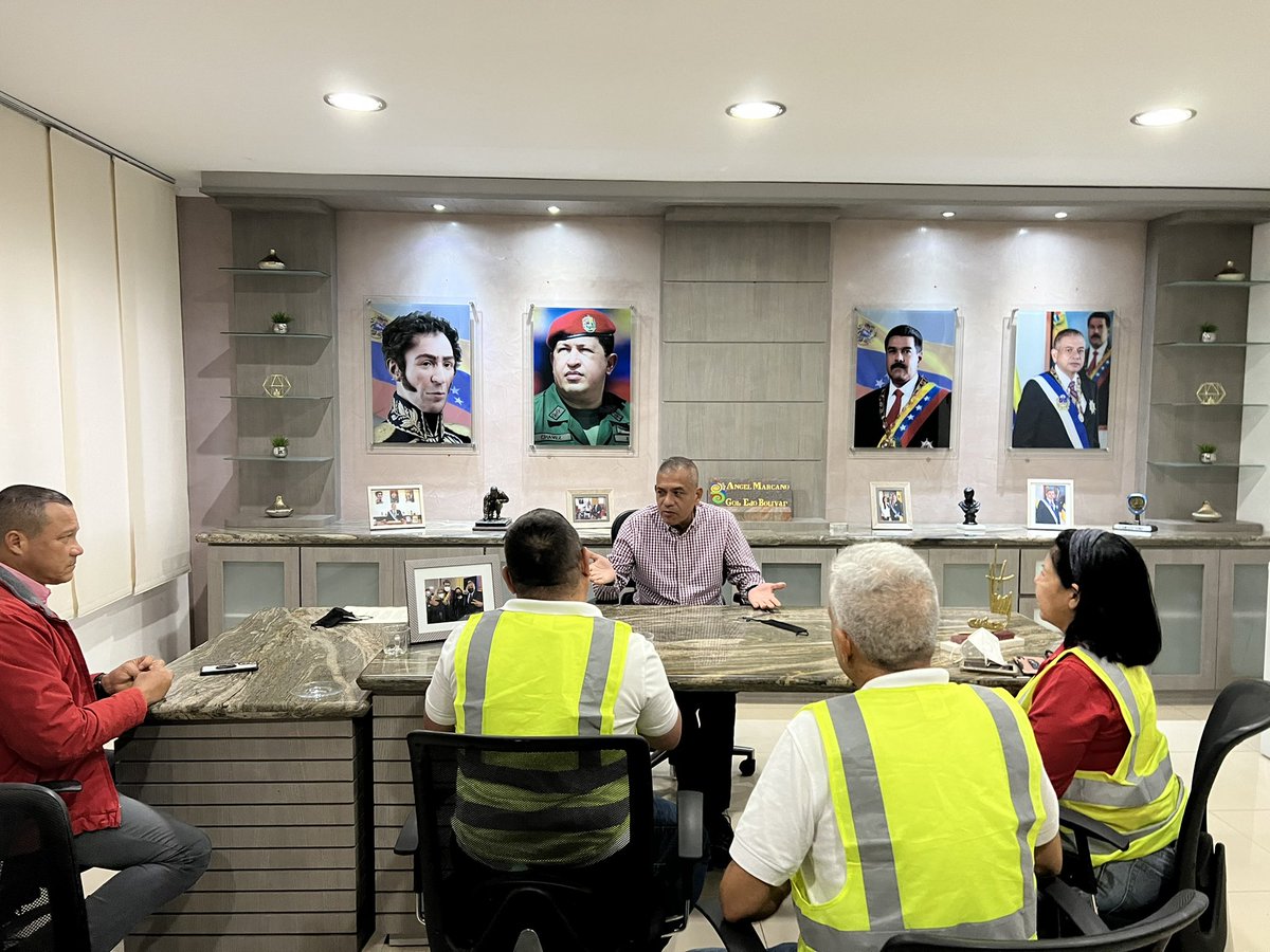amarcanopsuv's tweet photo. Por instrucción del presidente @NicolasMaduro me reuní con los hermanos de #Movilnet para que en Bolívar progresivamente vayan mejorando las condiciones de conectividad y comunicación de nuestro pueblo @delcyrodriguezv @Info_Movilnet https://t.co/pS1xuca5fw