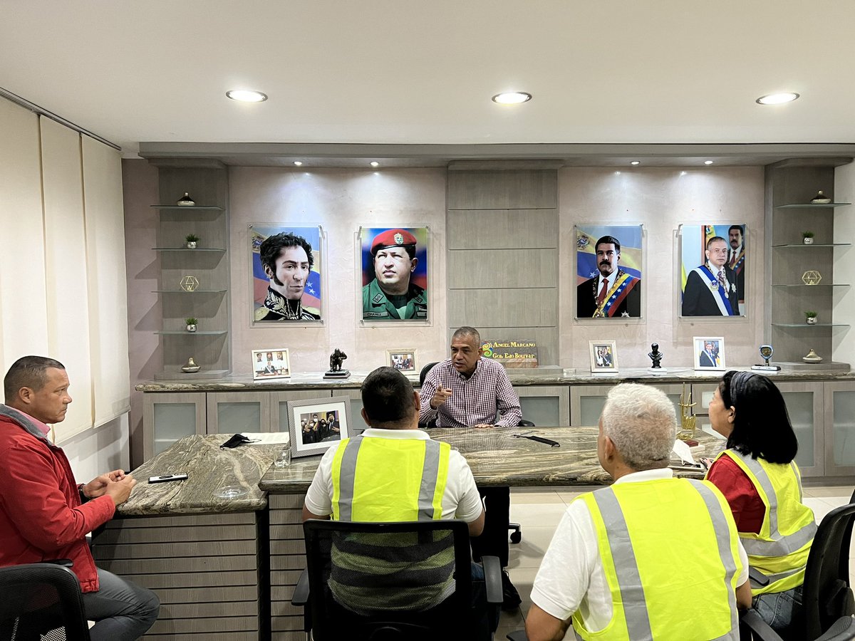 amarcanopsuv's tweet photo. Por instrucción del presidente @NicolasMaduro me reuní con los hermanos de #Movilnet para que en Bolívar progresivamente vayan mejorando las condiciones de conectividad y comunicación de nuestro pueblo @delcyrodriguezv @Info_Movilnet https://t.co/pS1xuca5fw