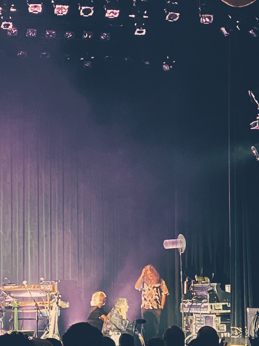 nikosaur's tweet photo. Parenting milestone: took kiddos to see Weird Al. Pretty sure the bar is set for future concerts. Saw a lot of sock-and-sandal-on-men combo. Deliberate Fashion choice or white-and-nerdy cosplay? https://t.co/kwEh6WdZvd