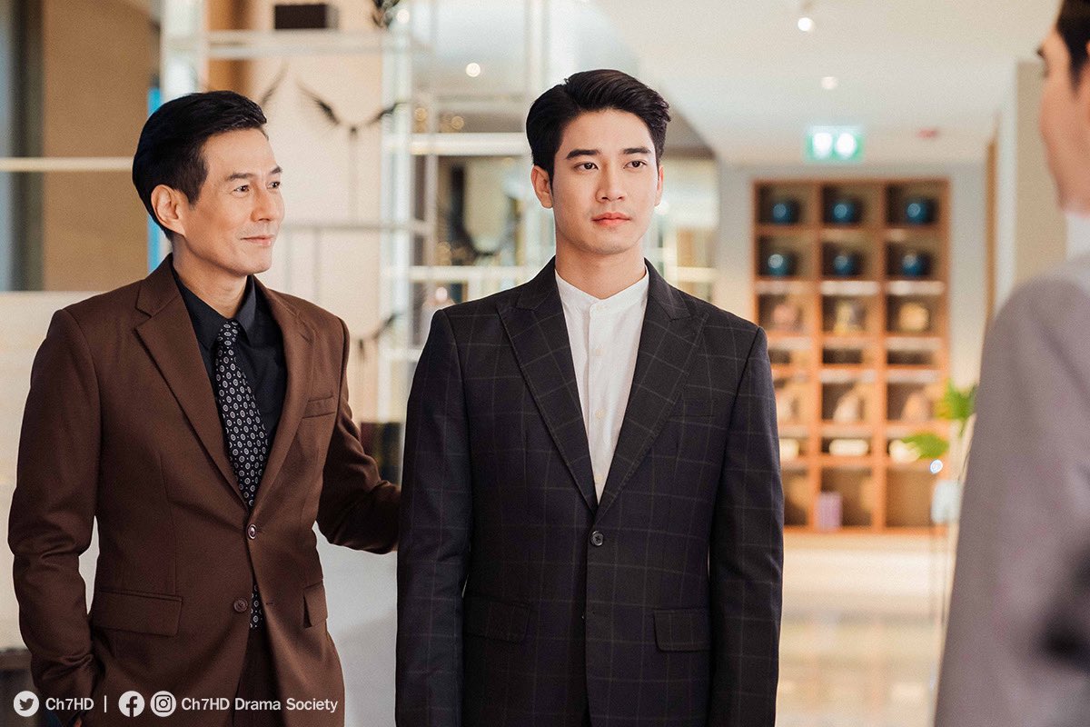 Ch7HD's tweet photo. ท่านรองประธานบริษัทเดินมารับตำแหน่งอย่างหล่อเลยครับ  #เข็มซ่อนปลายEP5 https://t.co/I5EsZWh04r