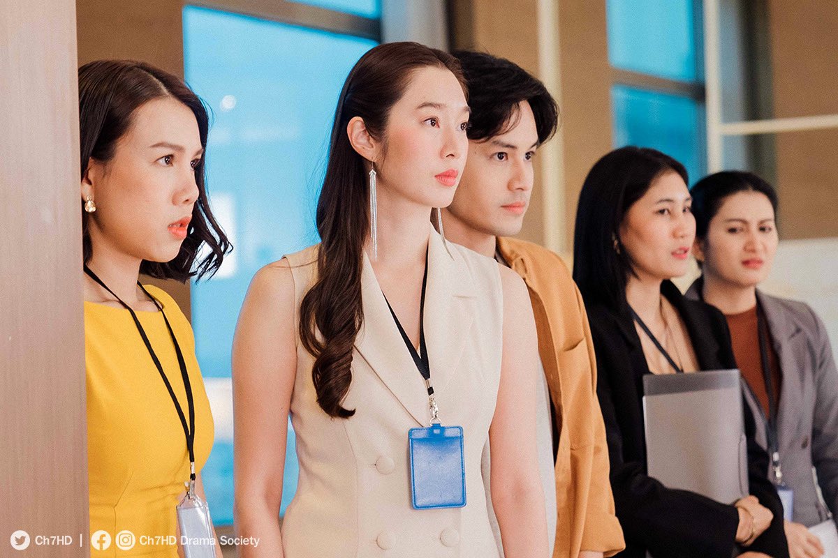 Ch7HD's tweet photo. ท่านรองประธานบริษัทเดินมารับตำแหน่งอย่างหล่อเลยครับ  #เข็มซ่อนปลายEP5 https://t.co/I5EsZWh04r