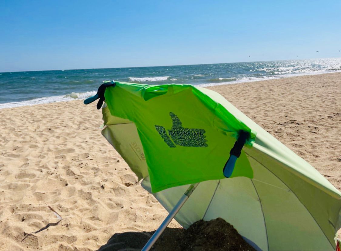CEIPNEJAPA's tweet photo. Nuestra #camisetaviajera desde Isla Cristina, #Huelva
#Nejapeando #Verano22
Gracias a las familias que han compartido sus fotos con nosotros🤗 https://t.co/iKxVBiZMt6