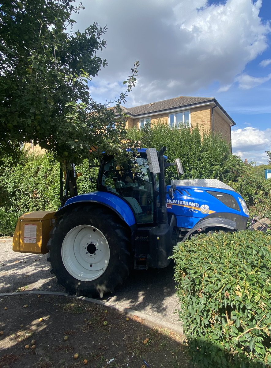 MrsVeriTea's tweet photo. Nothing to see here… 😳🚜
… When you work in a town school of course it’s an everyday occurrence to have a tractor rock-up, drive past your classroom window & park in the car park! 🤪 #SomersetLife #TownSchool
Cue enormous amounts of excitement - & that’s just from the adults! https://t.co/lj6arTMPUT